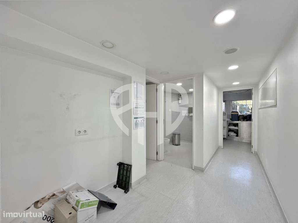 Edifício Comercial 2 Pisos // Rua do Padrão - Pedroso-8