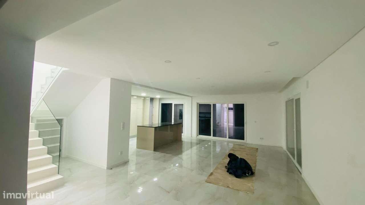 MORADIA T4 FERNAO FERRO-2