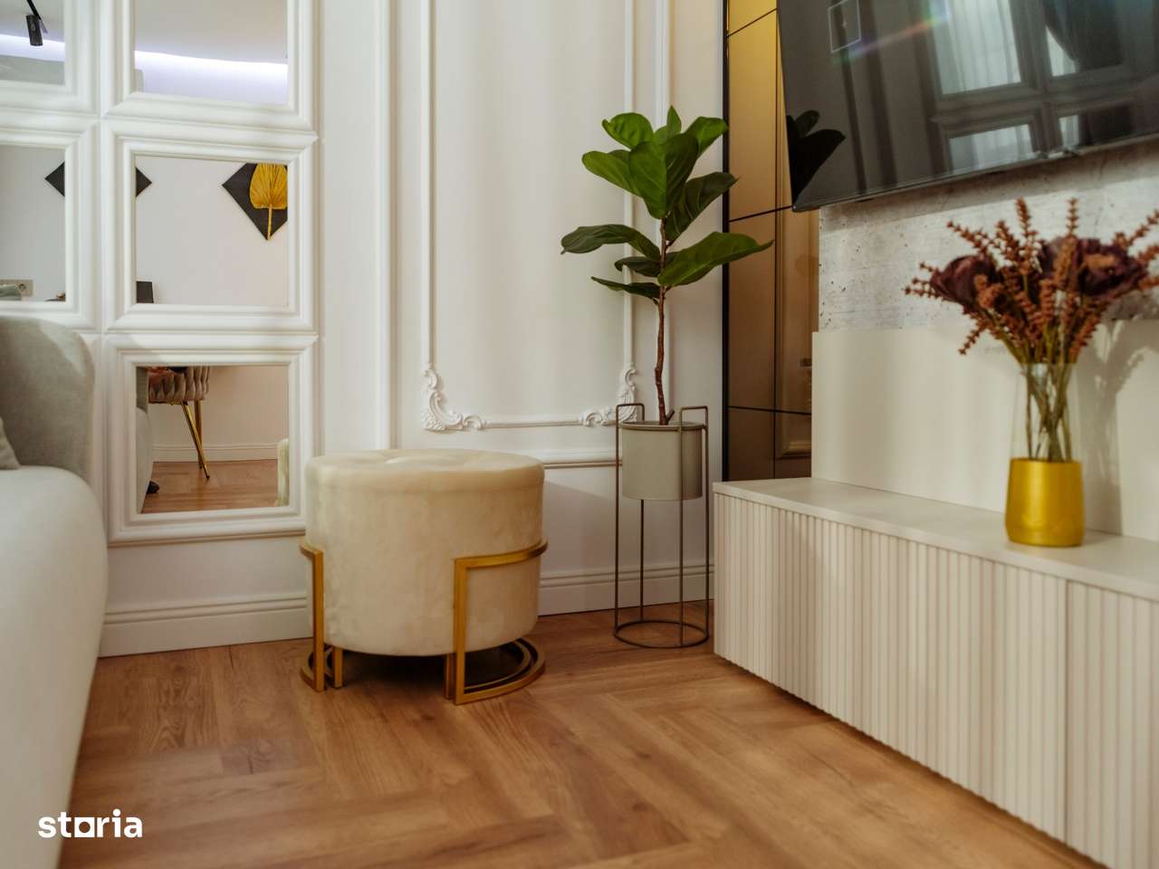 Decebal-garsoniera renovata-3/4-dec, mobilata+utilata lux,135000 €-3