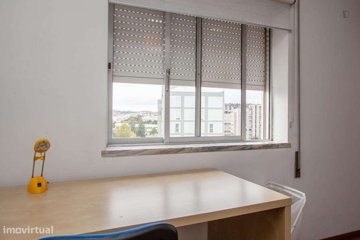 Quarto - localizado em Casal do Bispo Coimbra - Grande imagem: 5/6