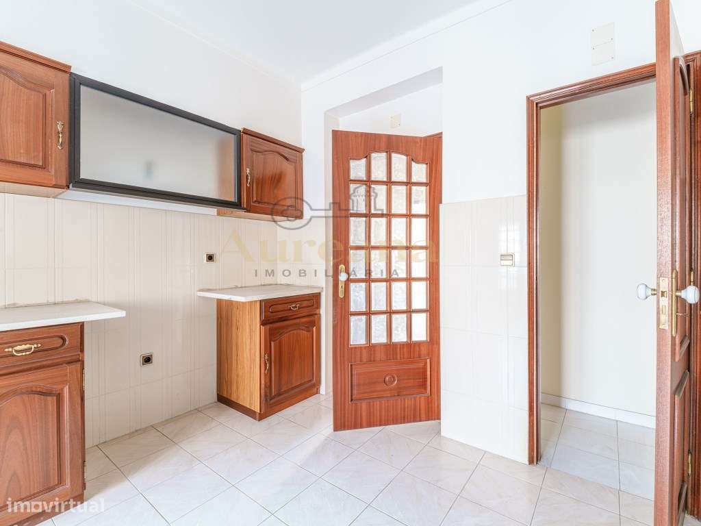 Oportunidade: T3 no Centro de Ourém em Prédio com Elevador - Grande imagem: 2/24