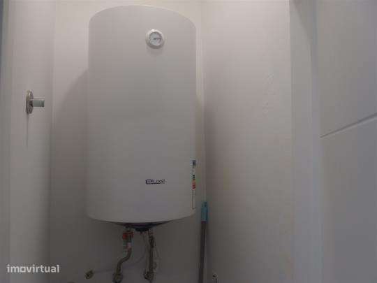 Apartamento T2 Remodelado, Águas Livres.-12