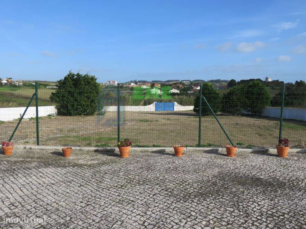 Moradia T5 Isolada em Barril-6