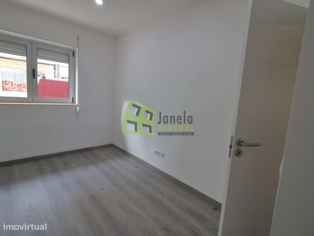 Apartamento T2 Remodelado - Baixa da Banheira - Grande imagem: 5/13