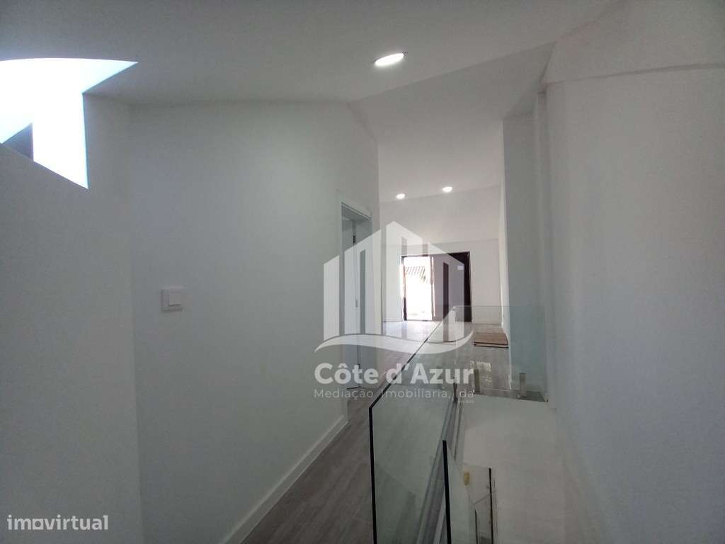 Apartamento Duplex de 4 assoalhadas, localizado na Costa de Caparica. - Grande imagem: 4/32