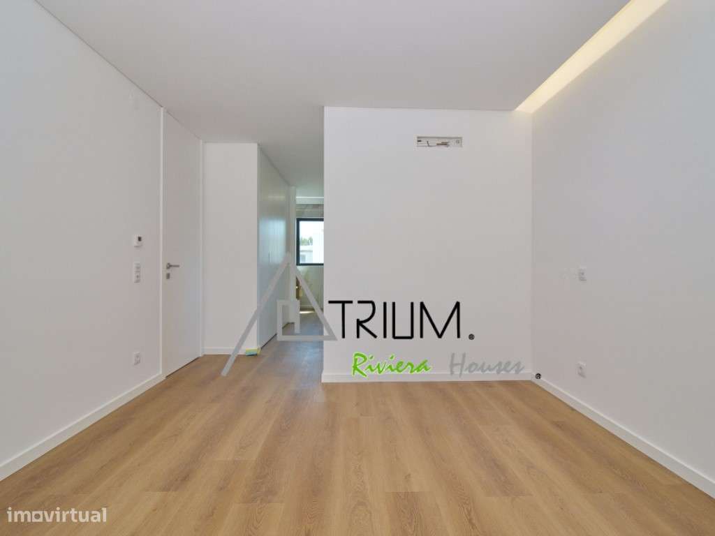 Moradia T4+1 Isolada com piscina e jardim nova-28