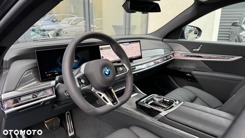 BMW i7 M70 xDrive - 16