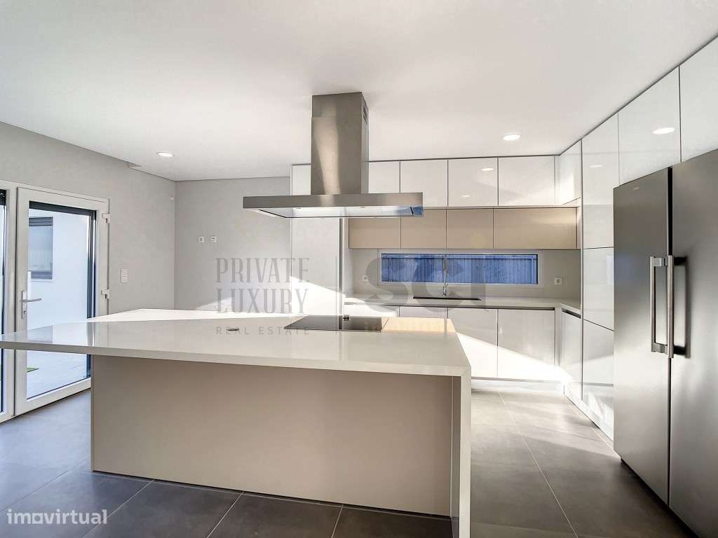 Moradia T3 Independente Térrea em Azeitão Garagem Piscina-13