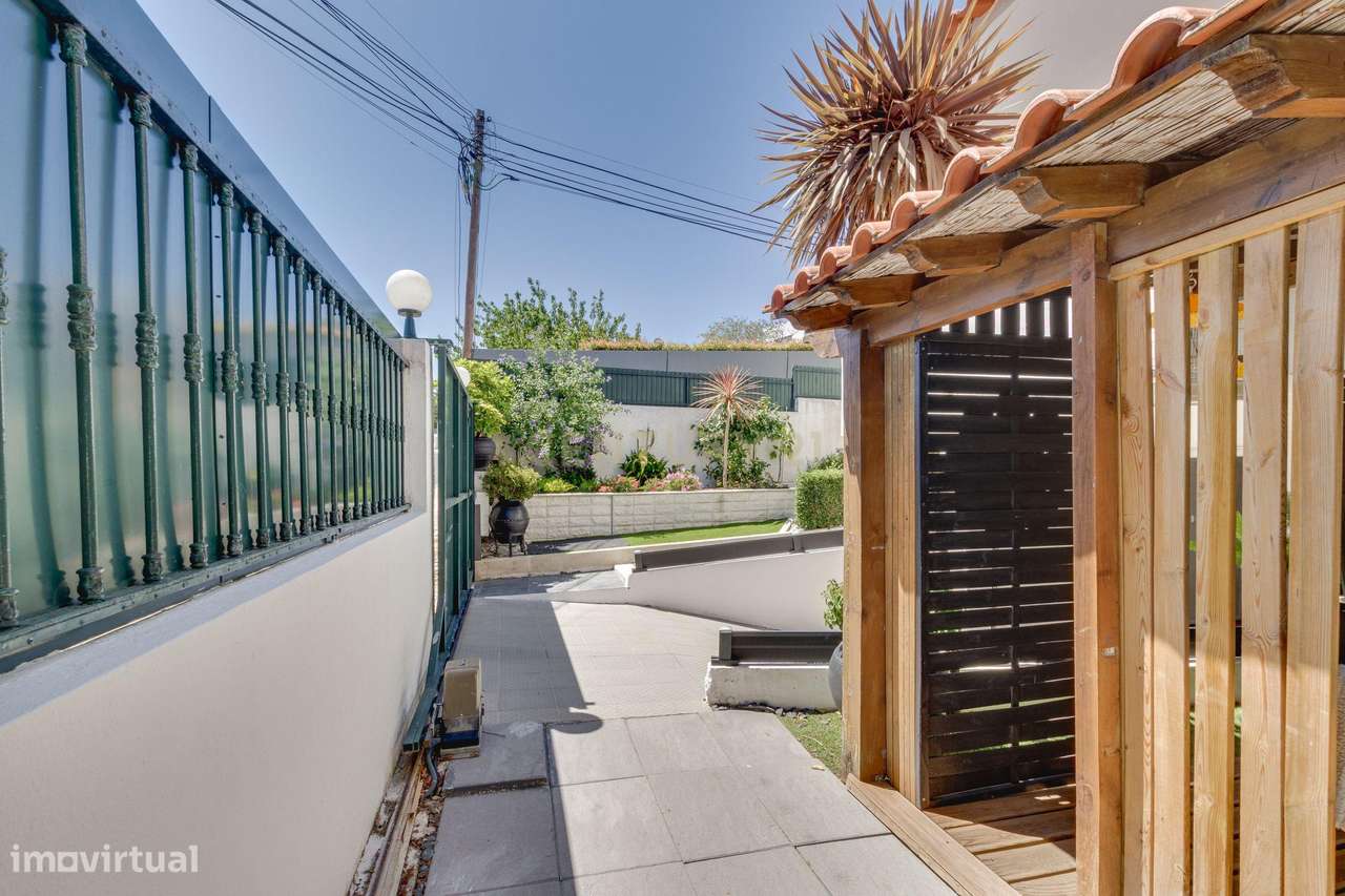 MORADIA T4 COM JARDIM E GARAGEM-47