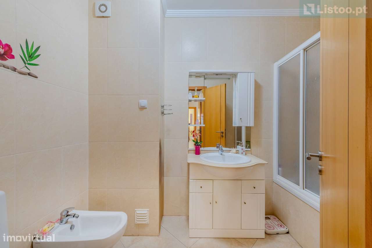 Apartamento T2 com Piscina, Varanda em Portimão-13