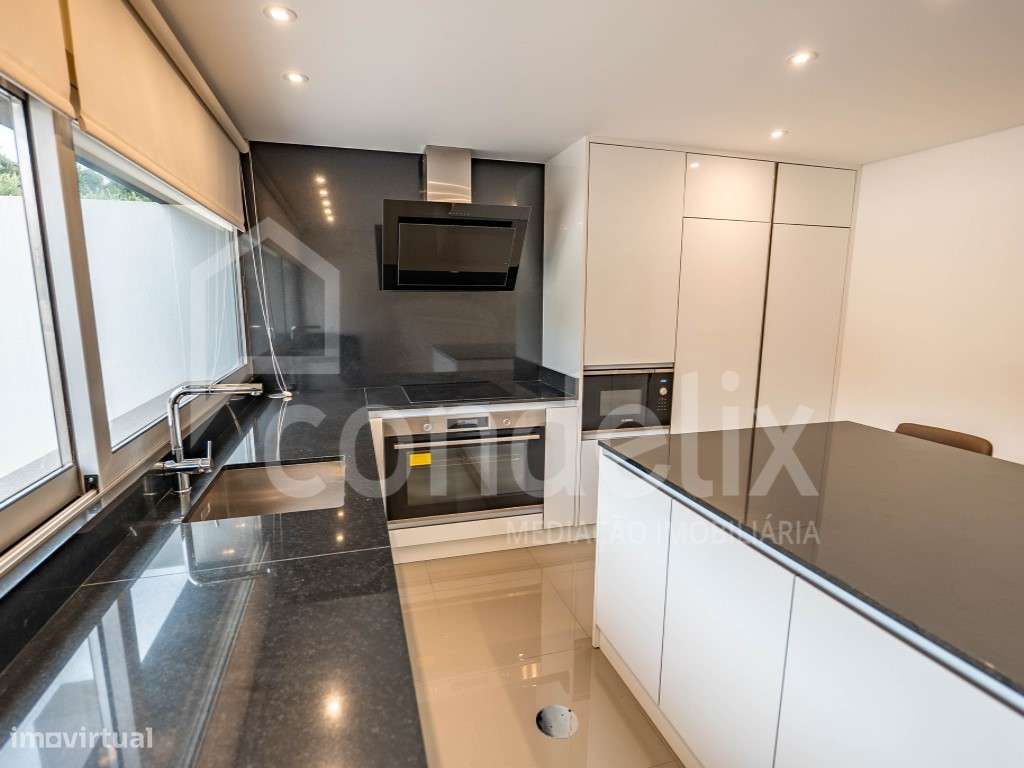 Moradia T3 com terraço, piscina e decoração de autor, Madalena-21