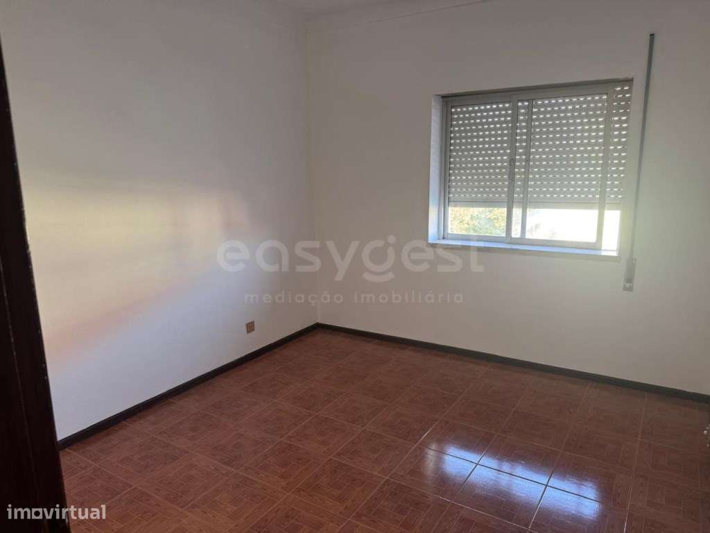 Apartamento T3 , zona privilegiada, na principal artéria da cidade - Grande imagem: 5/19