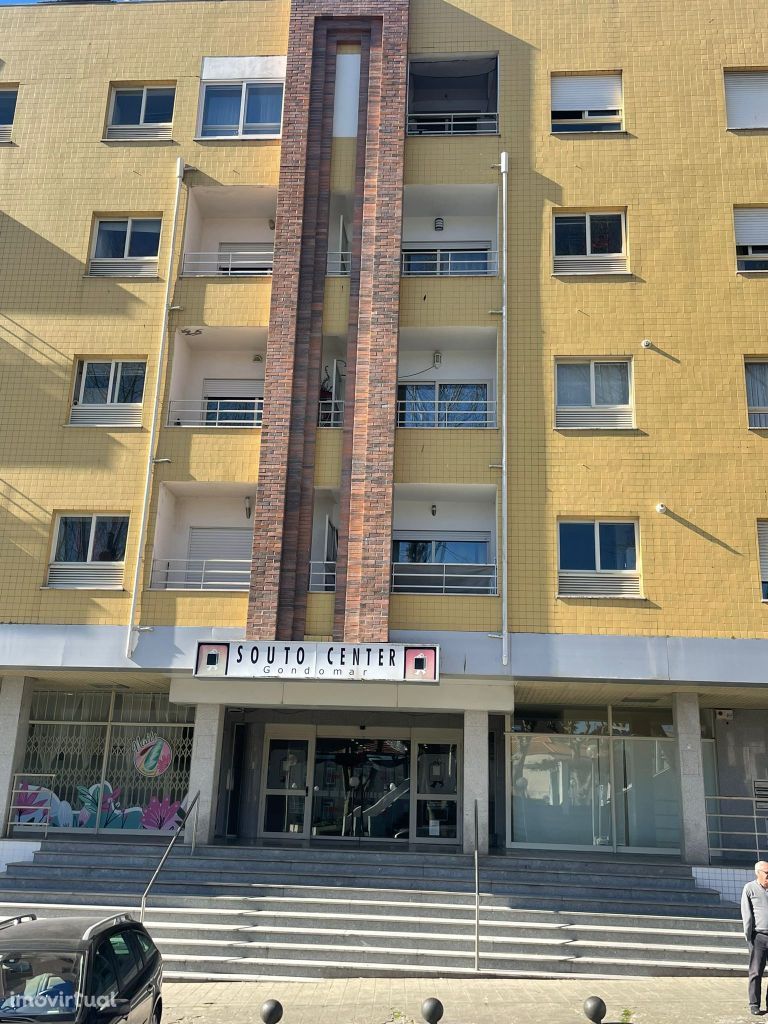 Vende-se Loja em Gondomar Centro Comercial Souto