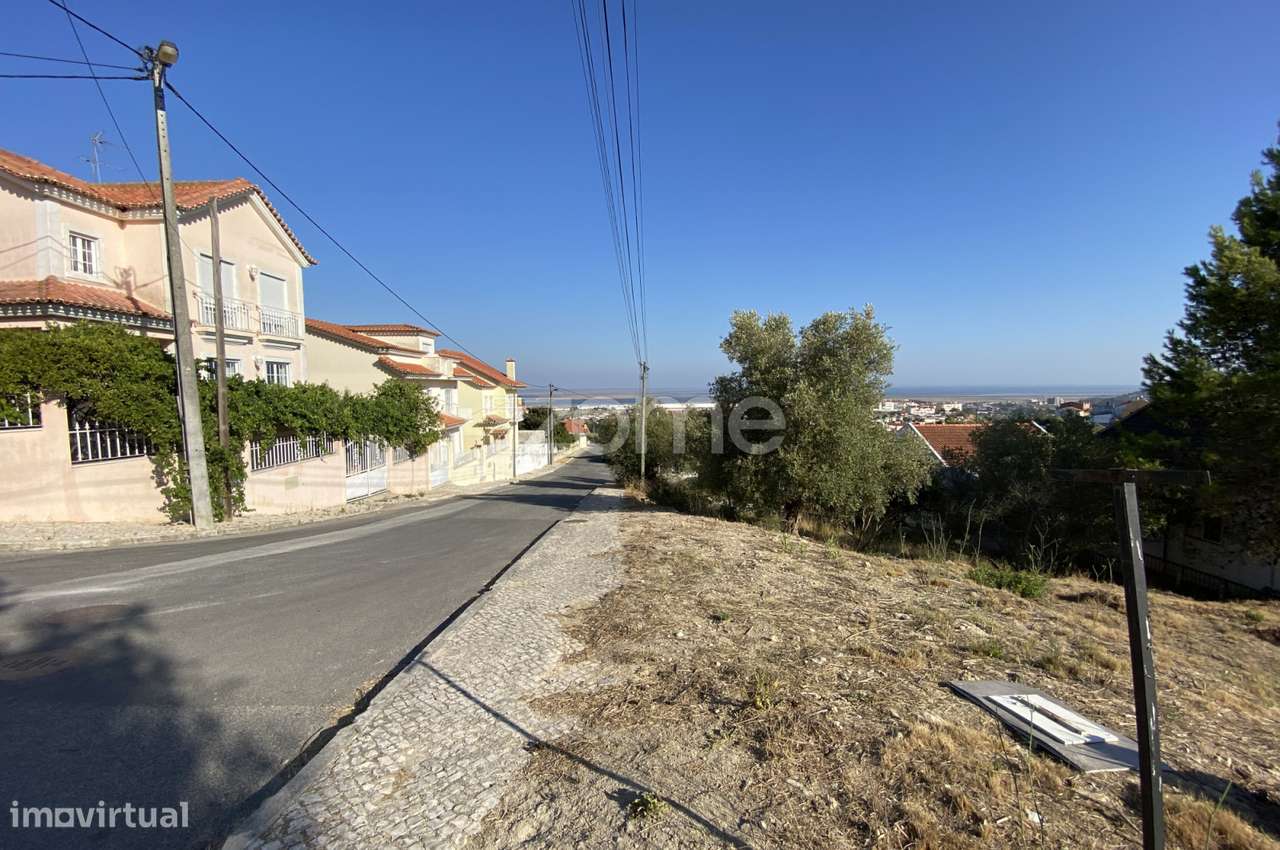 Terreno em zona de moradias com vista espectacular sobre o Tejo - Grande imagem: 4/14