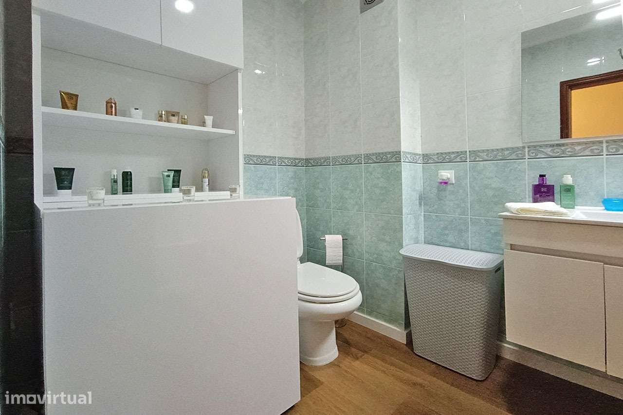 Apartamento T3 Renovado c/áreas generosas Paços de Brandão-19