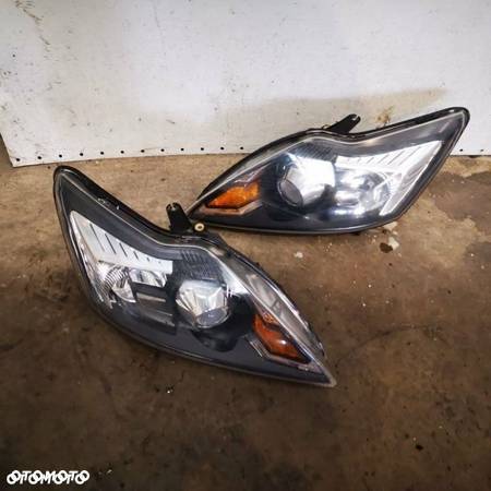 Ford Focus II Lift Lampa przednia lewa XENON - 1