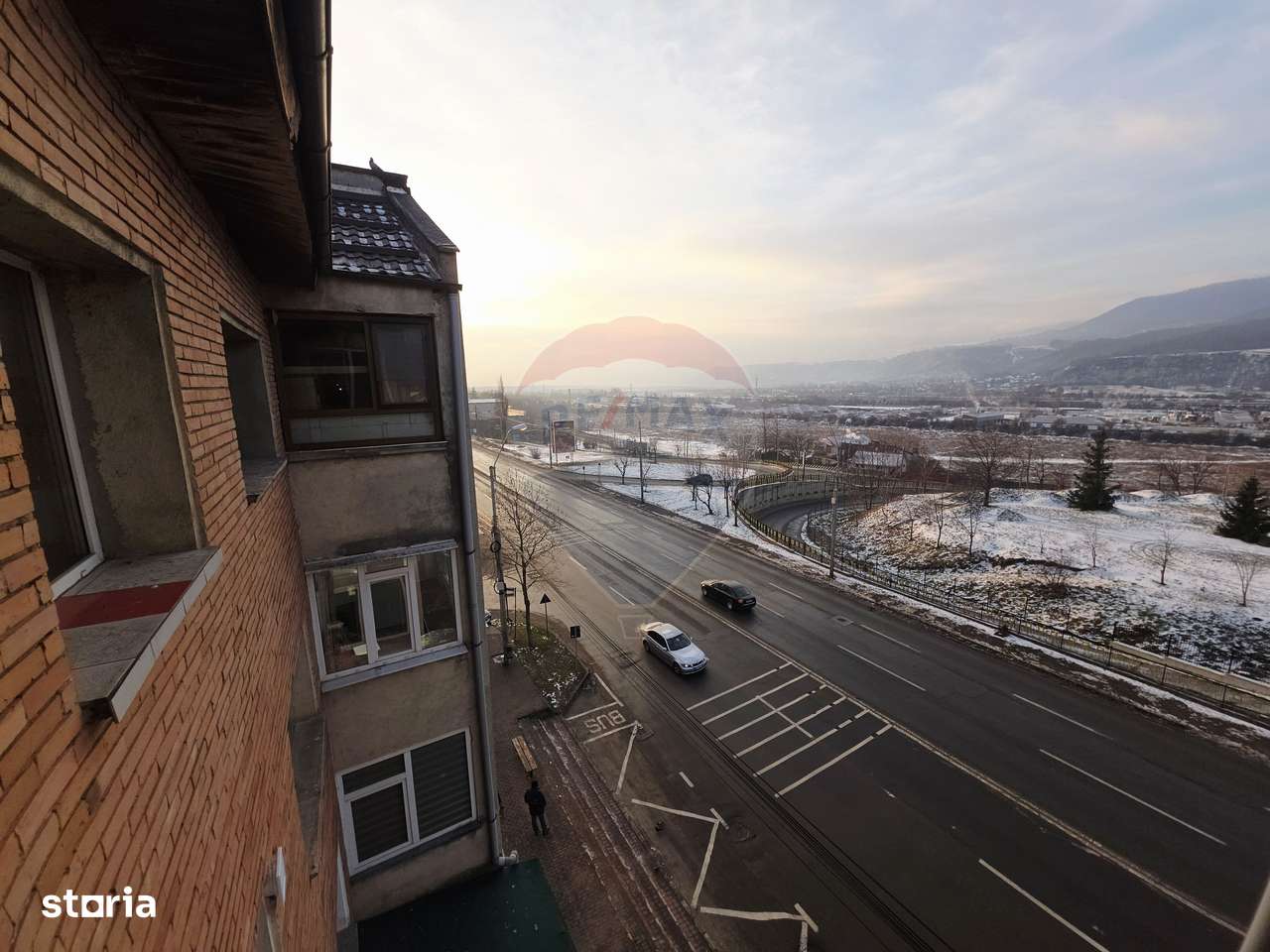 Apartament cu 2 camere de vânzare în zona 1 Mai-17