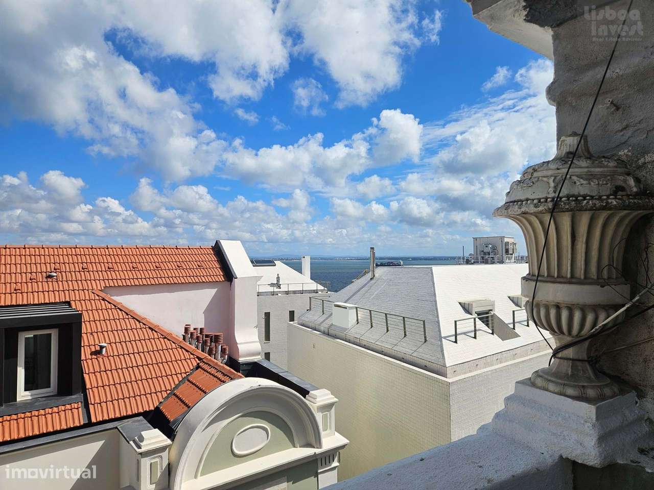 Vendo T2  remodelado em predio totalmente remodelado Terraço vista Rio-23