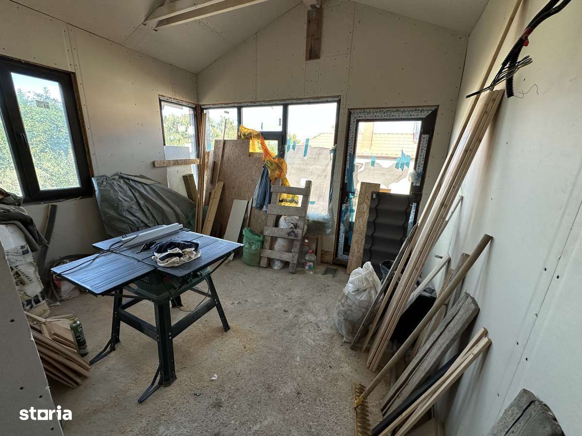 Casă cu 3 camere de vânzare în zona cazasu-8
