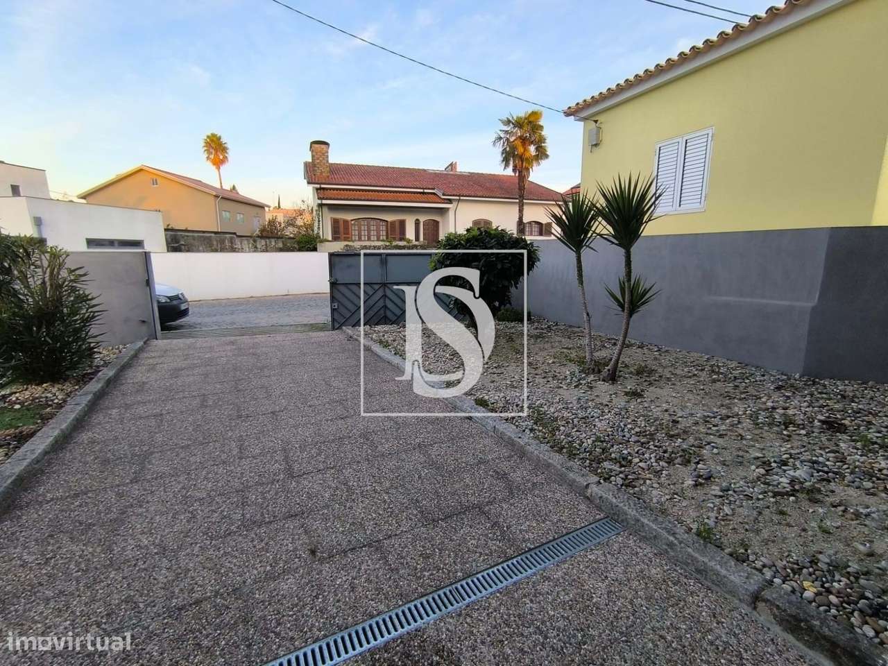 Moradia Isolada T3 em Vilar de Andorinho-20