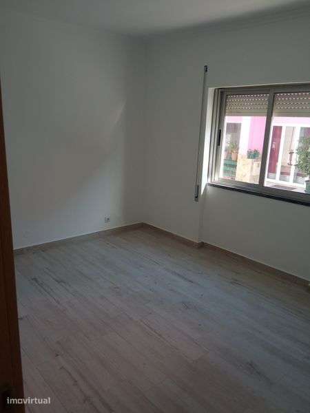 Alugo apartamento T2 - Grande imagem: 5/8