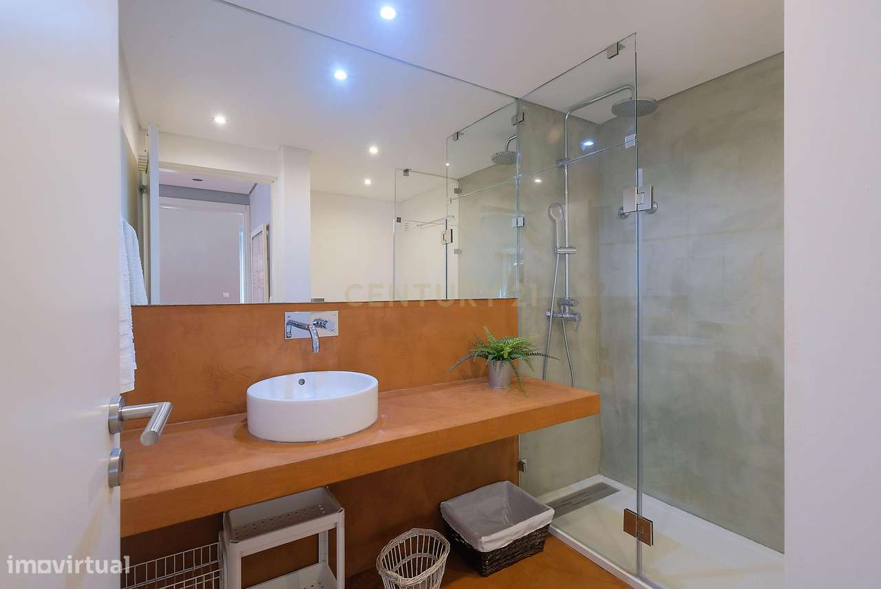 T1 único com pé direito alto + mezzanine | 81,56m² | Bairro Alto | Pot-7