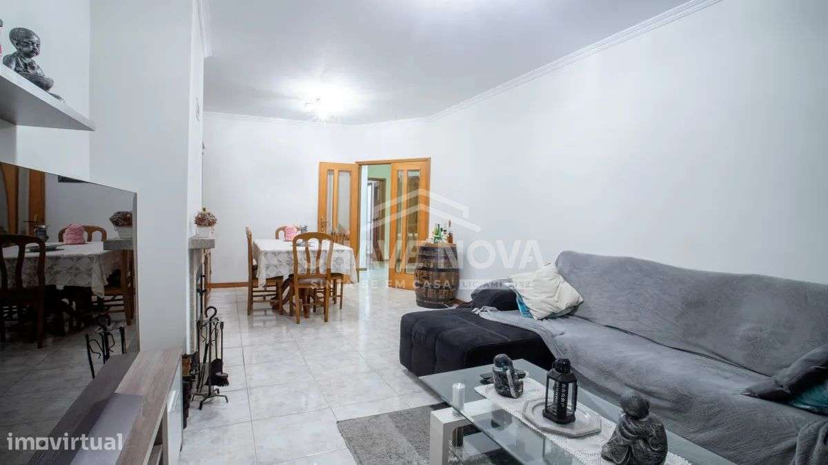 T2 pronto a habitar, para venda, com varanda e garagem em Gaia - Grande imagem: 4/25