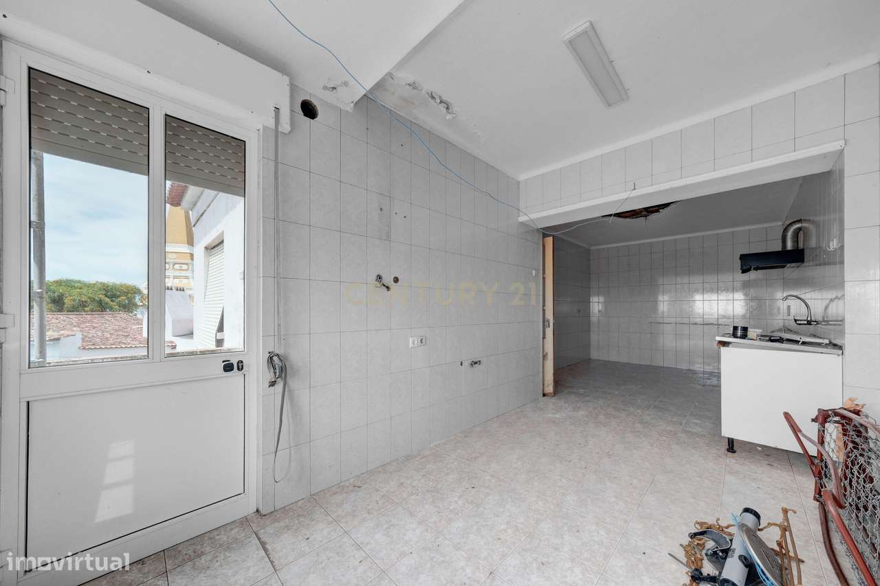 Apartamento T2 para recuperação em zona histórica de Angra do Heroísmo-8