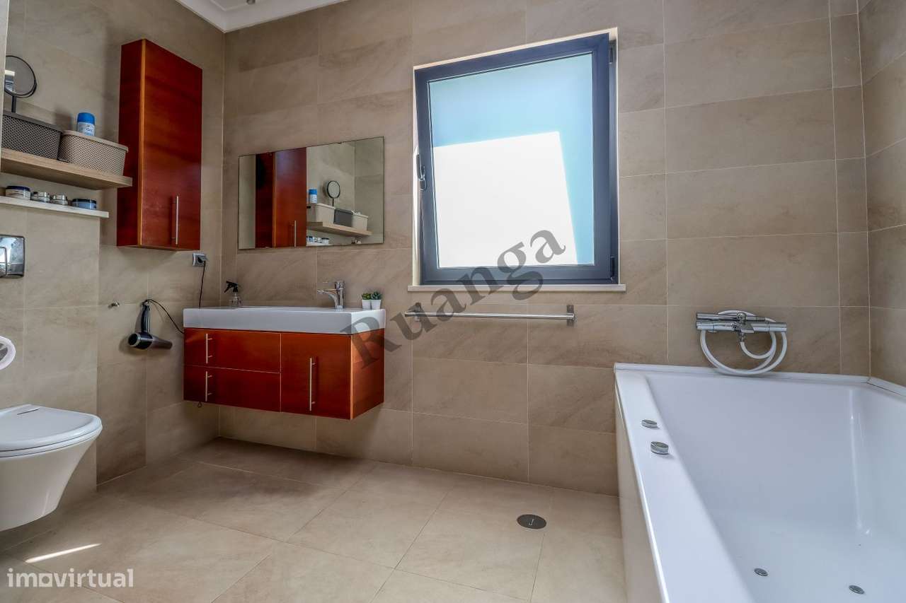 Excelente Moradia  para venda na Aldeia de Santo André-19