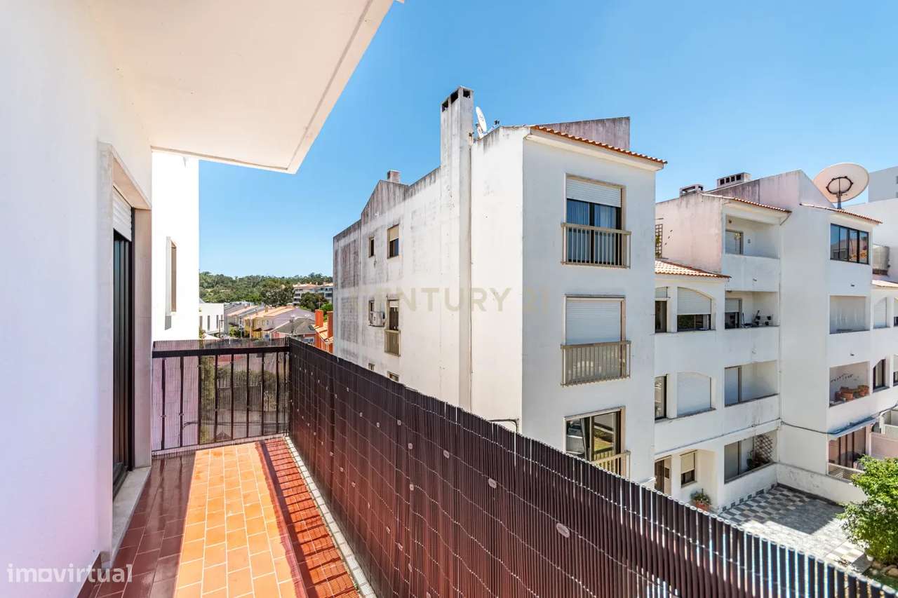 T3 Totalmente Renovado no Estoril – Conforto, Modernidade e Qualidade-14