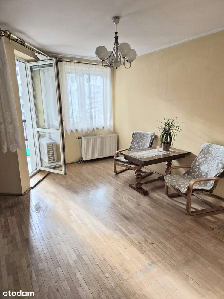 Blisko terenów zielonych z trzema balkonami-2