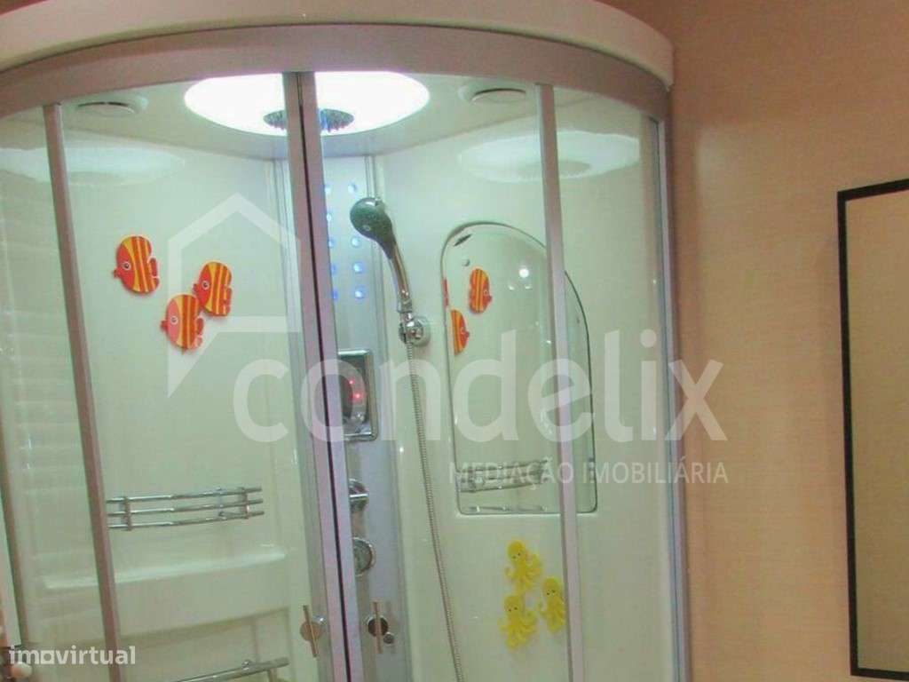 Excelente T2 perto do Arrábida Shopping para investidores-22