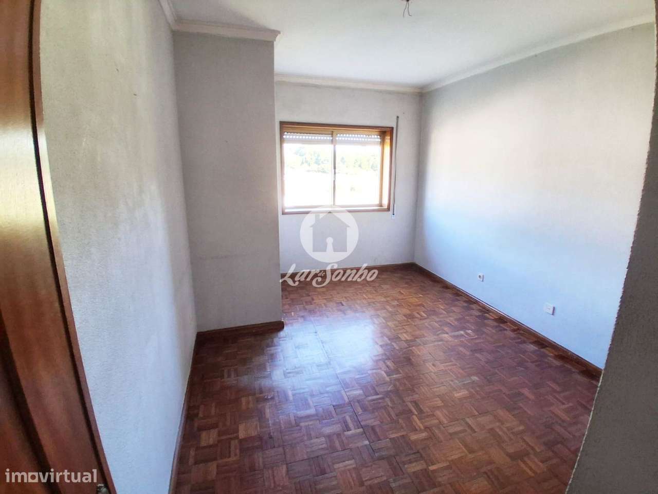 Apartamento T3 com duas frentes, garagem/box e remodelação em curso...-17