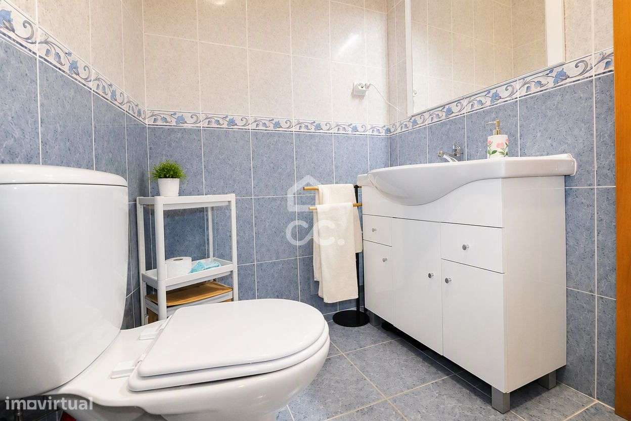 Apartamento T3 com garagem, arrumo e churrasqueira no centro do Avelar-8