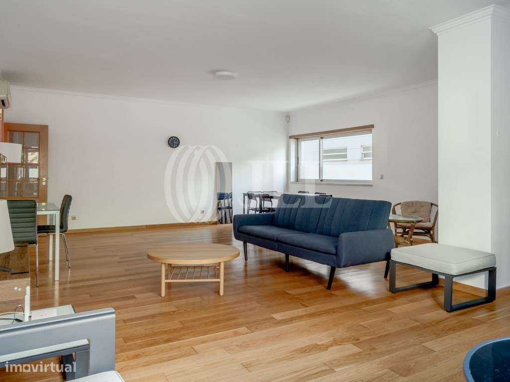 Apartamento T4, com terraço e estacionamento, em Lisboa-4