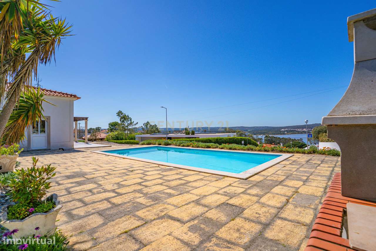 Moradia T6, localizada numa das zonas mais valorizadas do Oeste - Grande imagem: 3/29