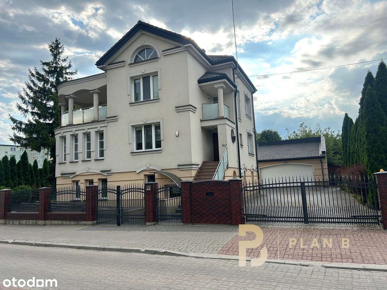 Dom z lokalem usługowym, Bielsk Podlaski-1