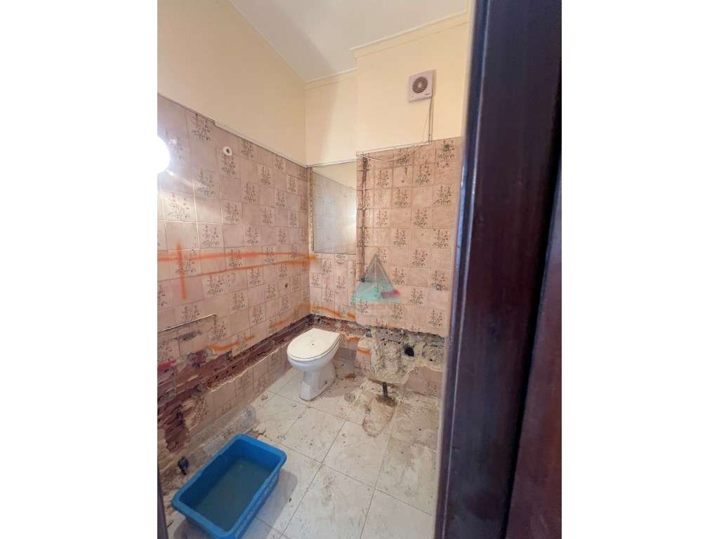 Apartamento T3 Semi-Remodelado na Arrentela 2º andar-7