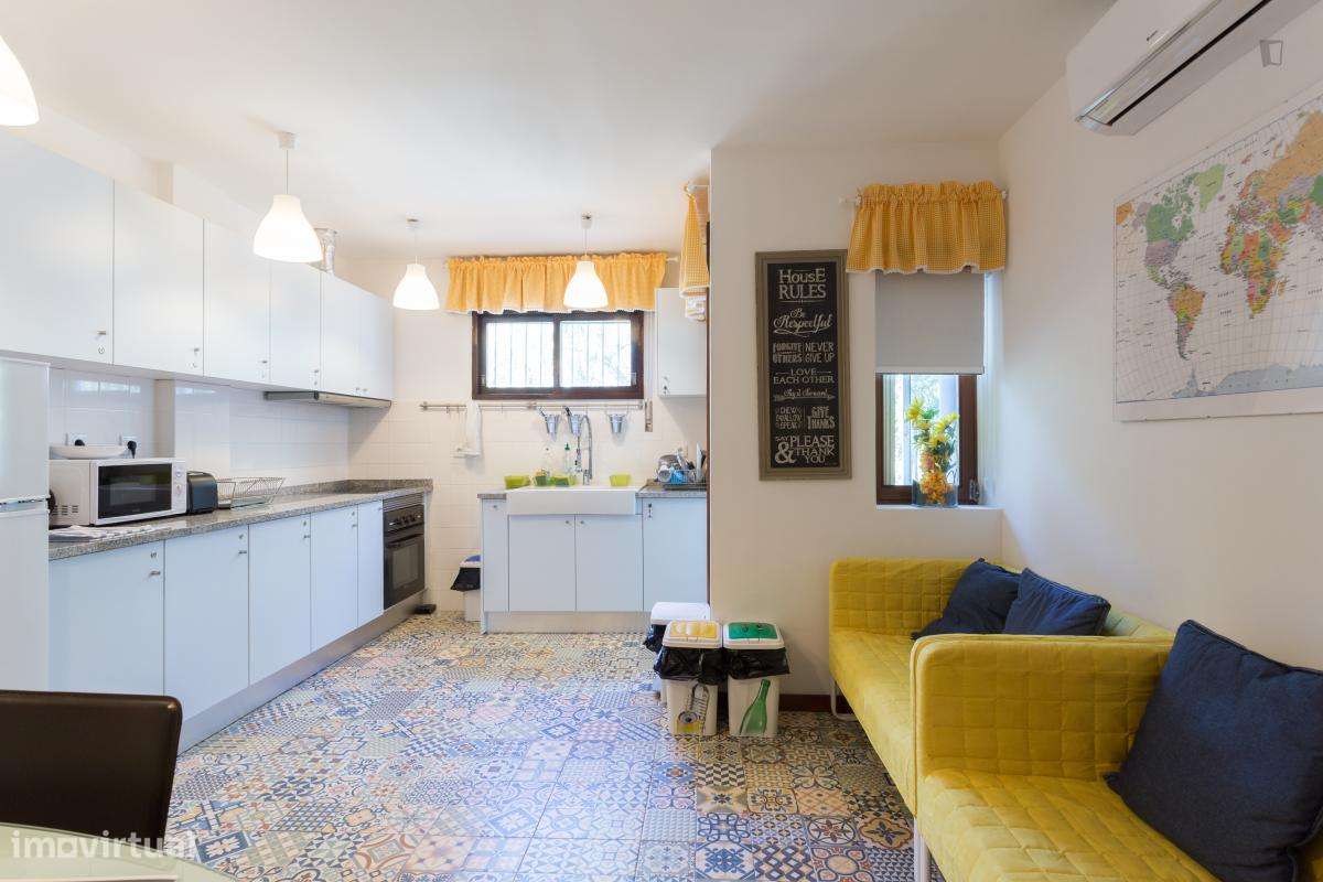 Quarto - localizado em Paranhos Porto - Grande imagem: 2/17