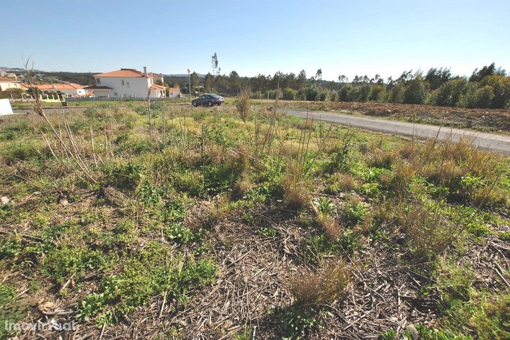 Lote de terreno com 647 m2 - a 5 minutos da praia da Foz do Arelho