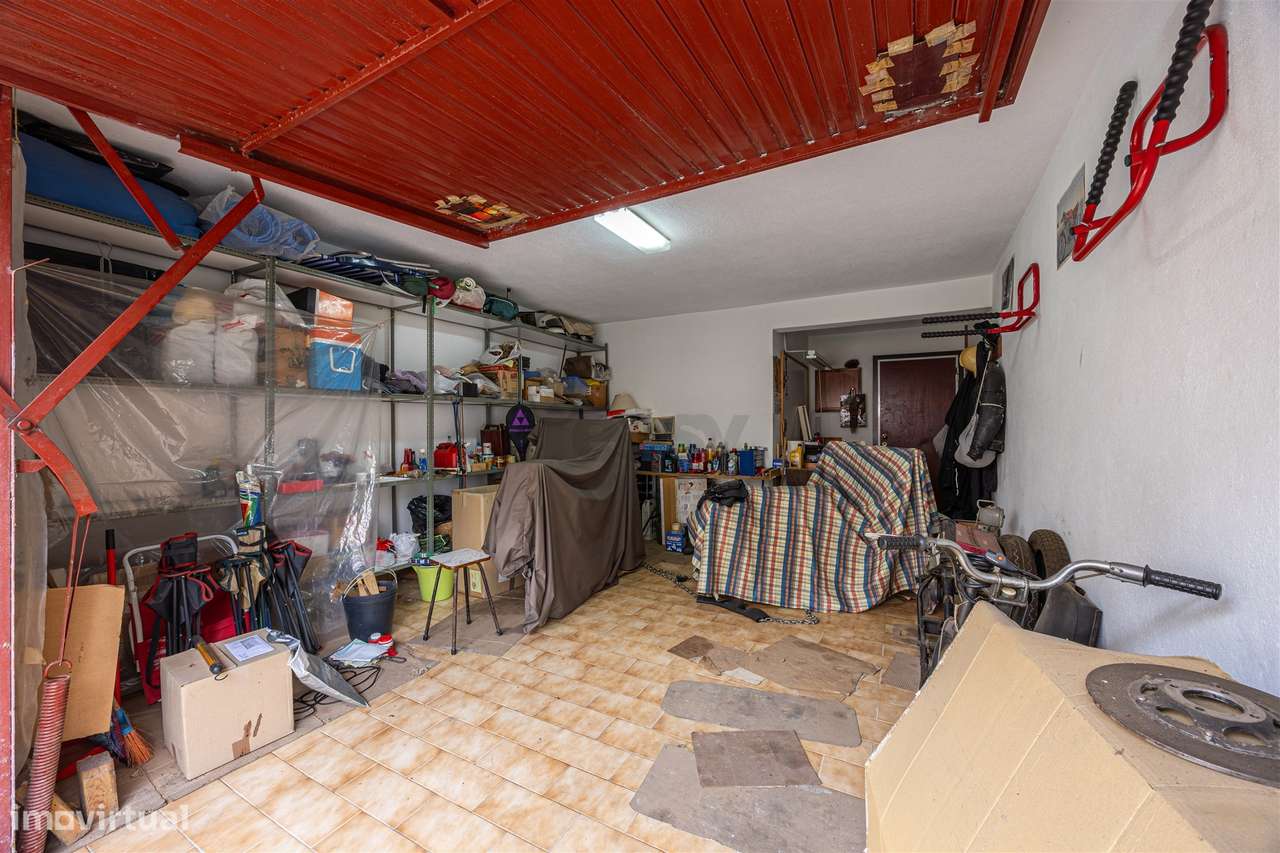 Apartamento T3 com 2 wc grande arrecadação e garagem Box (fração autón-15