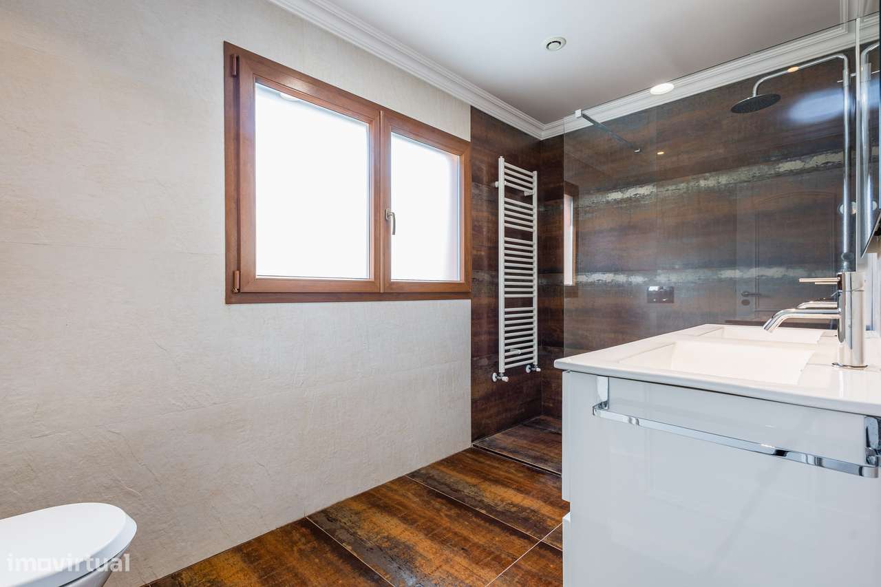 Moradia T4 renovada | Piscina Aquecida - Parceiros-43