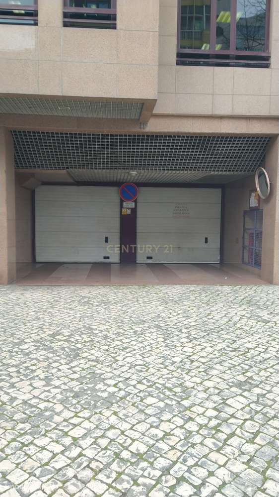 Estacionamento Interior em Lisboa com Acesso Fácil e Segurança - Grande imagem: 2/8