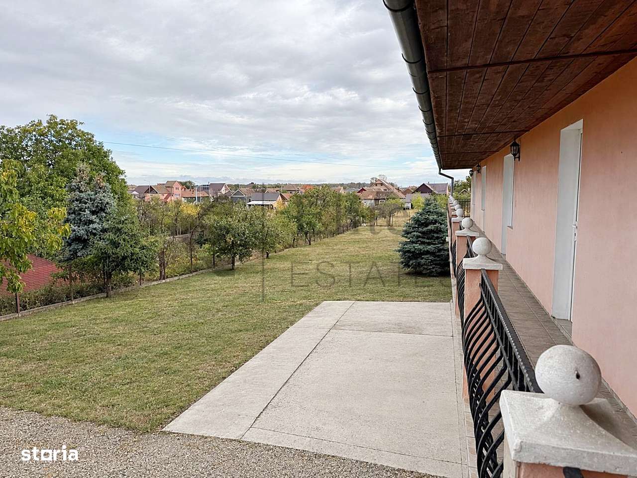 Spatiu comercial cu apartamente de vanzare In Nojorid-12