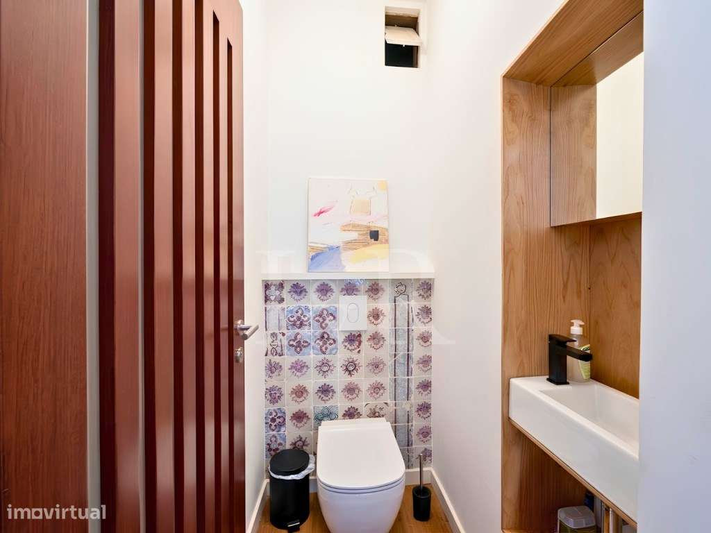 Apartamento T3 renovado no centro histórico de Lisboa-15