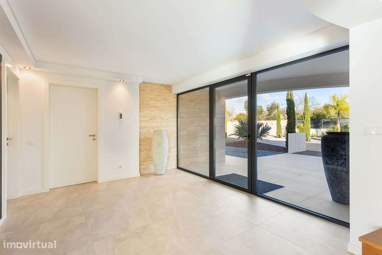 Quinta Moderna de Luxo com 4+1 Suítes, Anexo Independente e Jardim-6