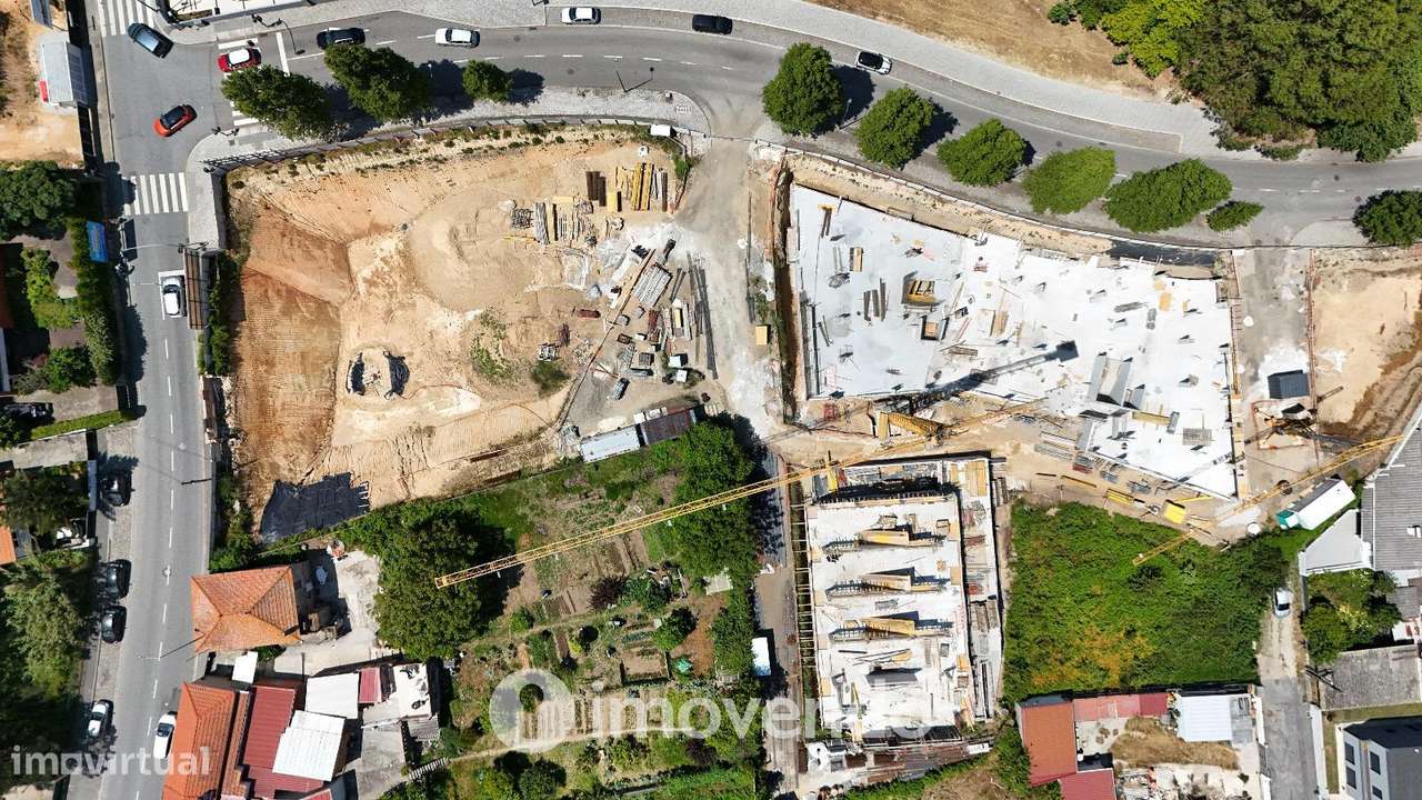 Apartamento T2 novo, com vista Rio, no Empreendimento D'Ouro Mar-24