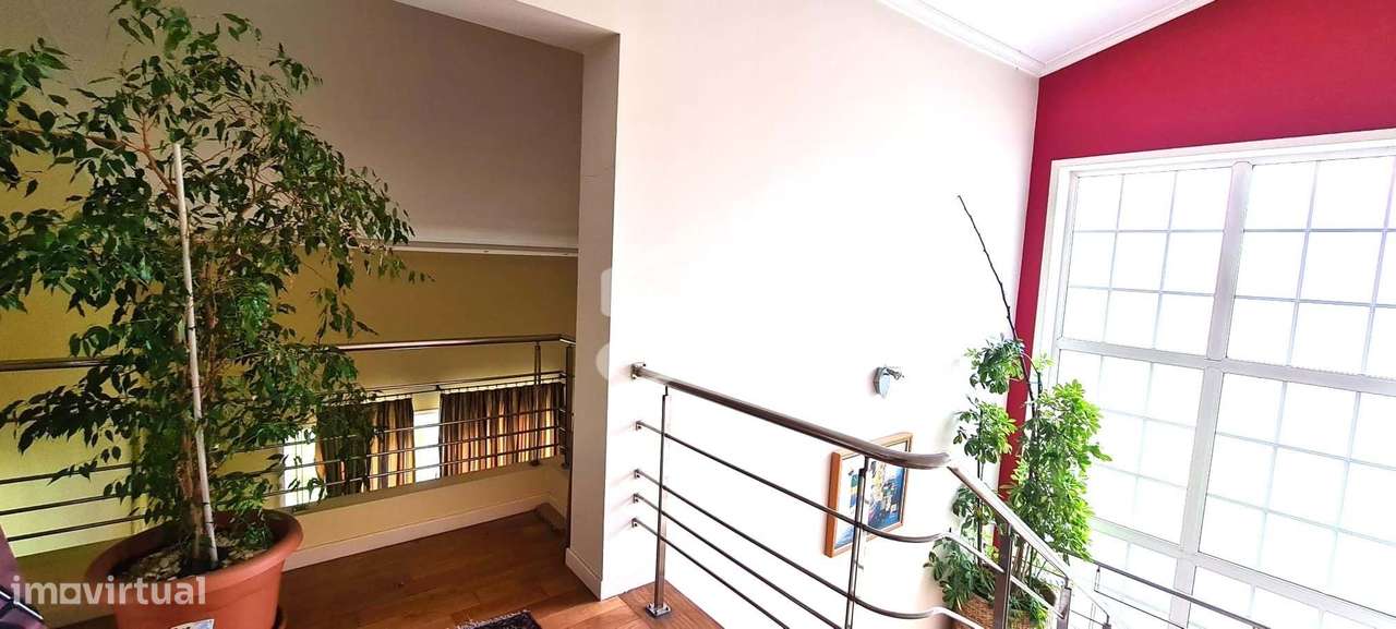 Vivenda de luxo com piscina e vistas deslumbrantes a minutos do centro-6