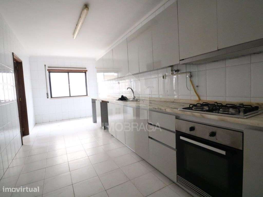 Venda de Apartamento T3 em Lomar-7