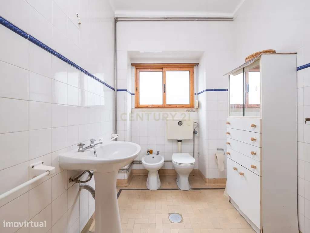 Apartamento T3+1 com garagem na Rua Verde Pinho em Coimbra-10